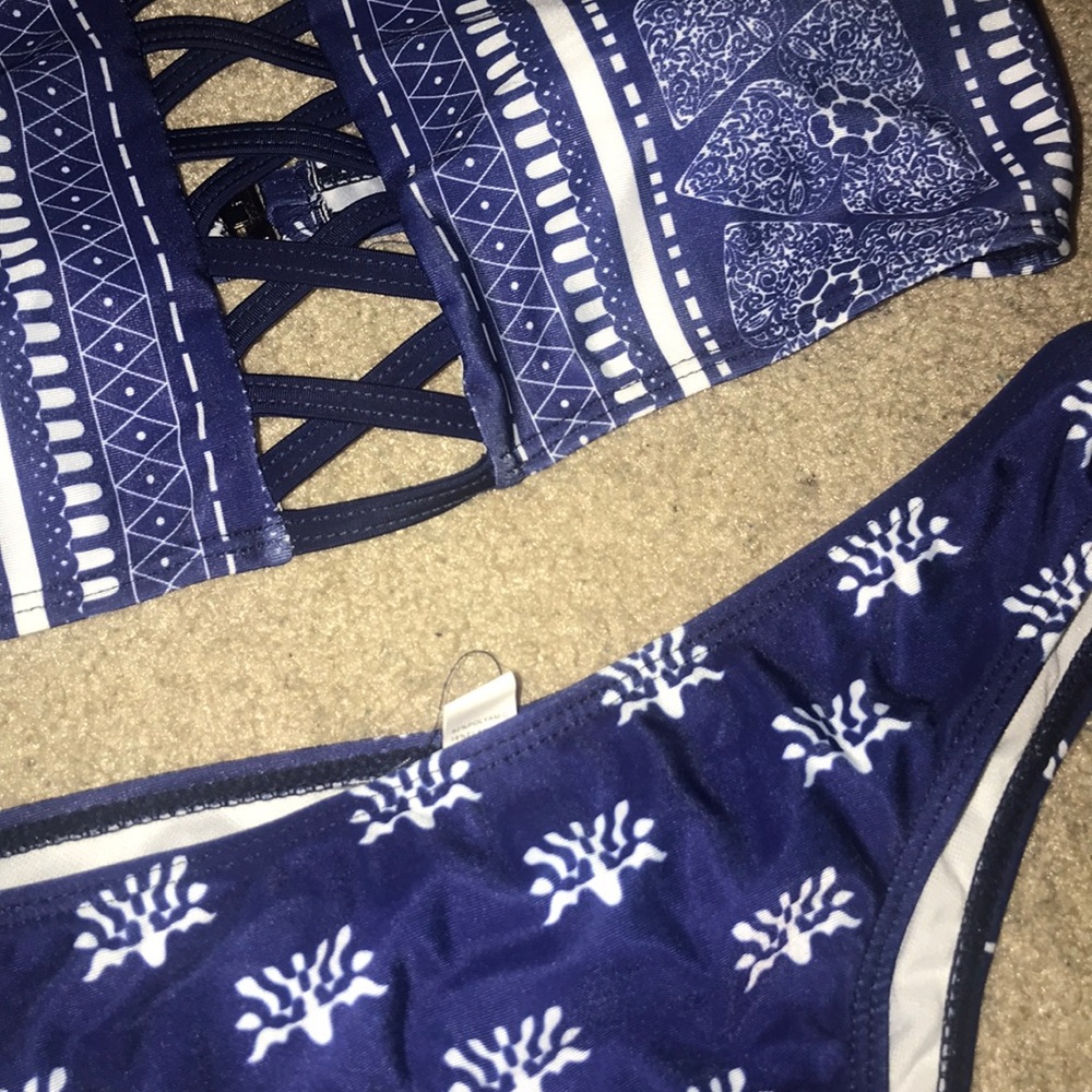 Bikini bundle! - Picture 3 of 6